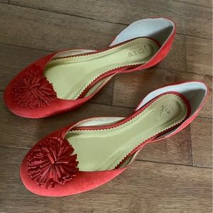 Pom pom suede flats